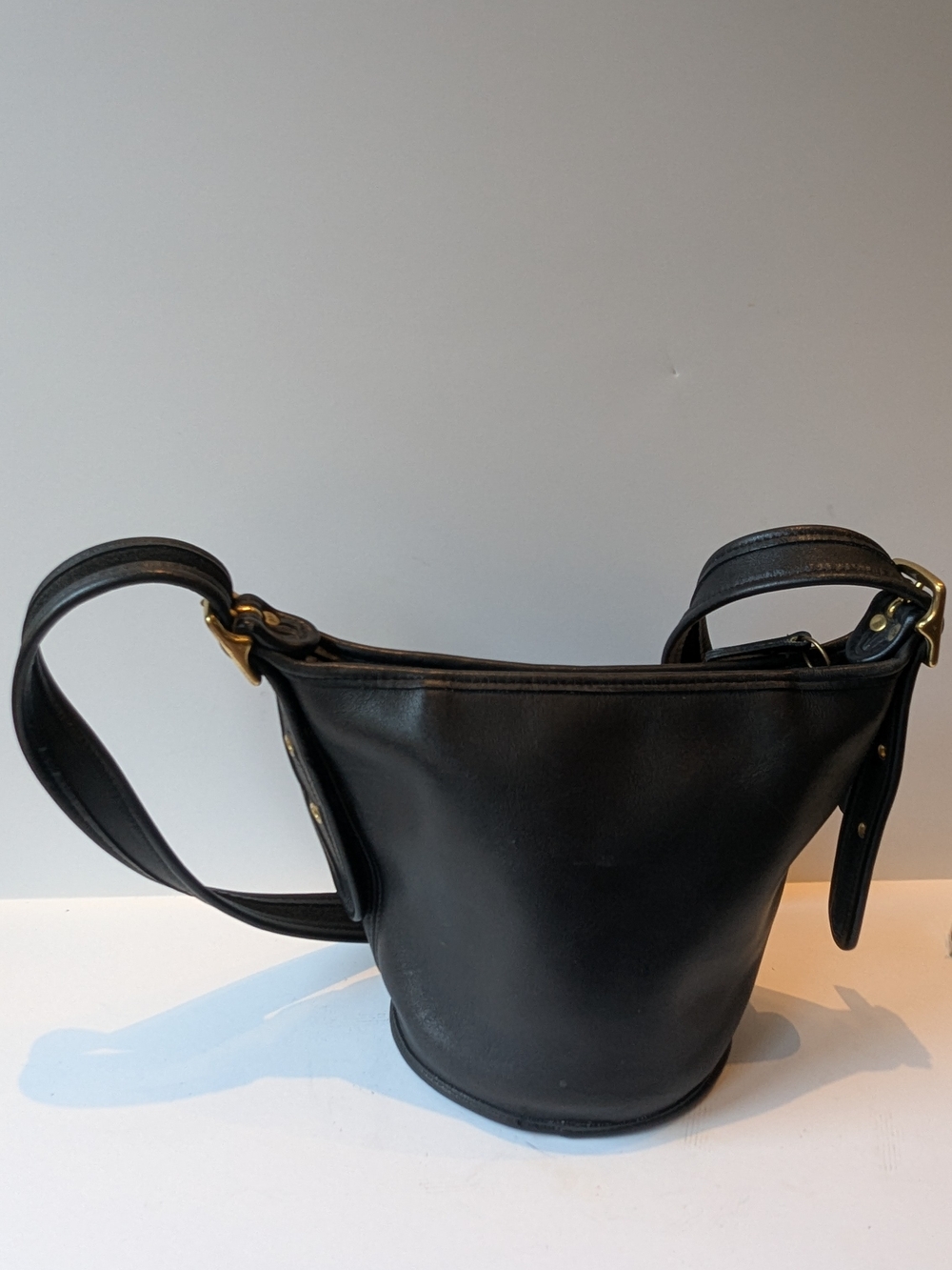 Vintage 1990's Coach Black Leather Bucket Bag Style #9019 *Very Good Condition